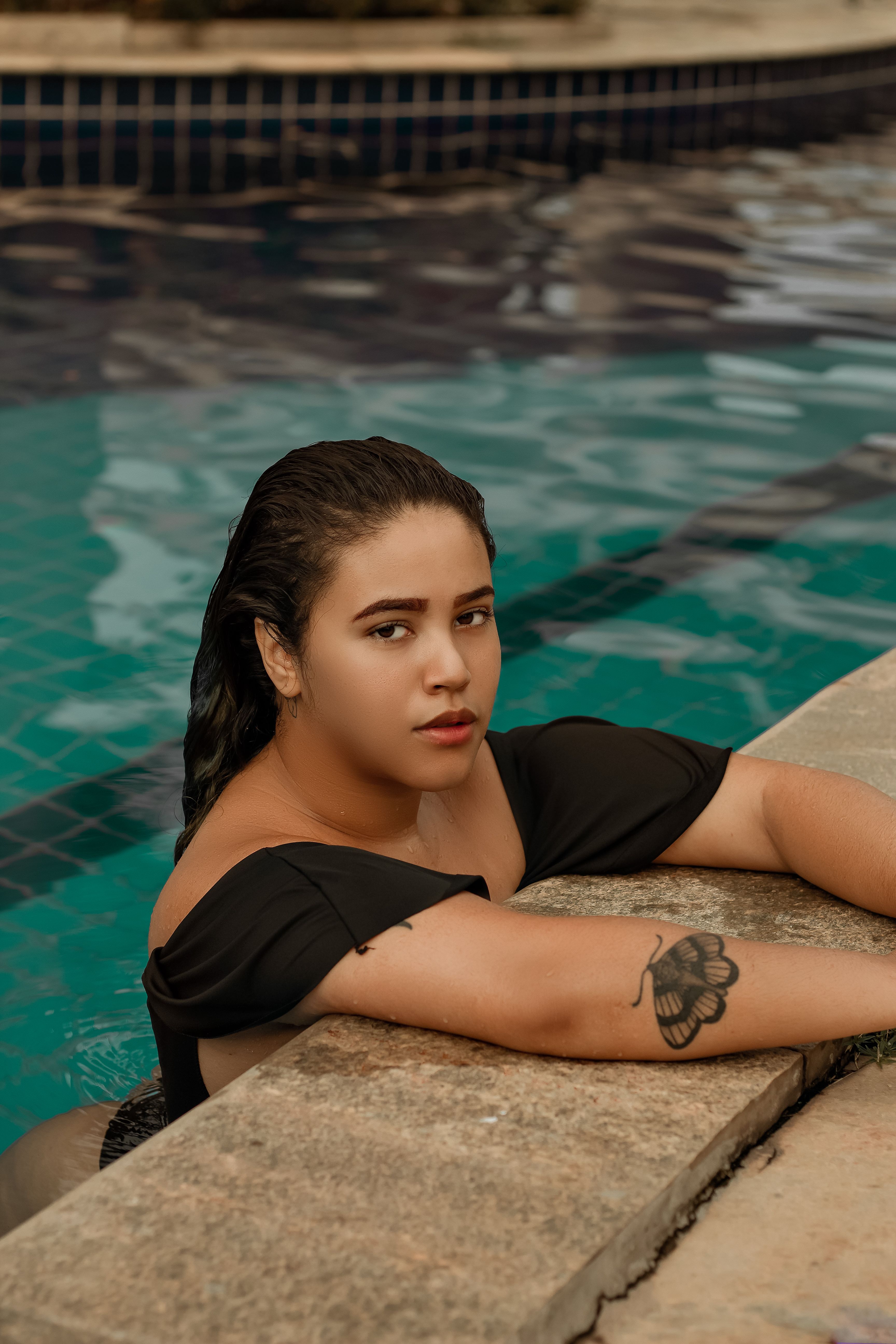 Tatuagem exposta ao sol com proteção